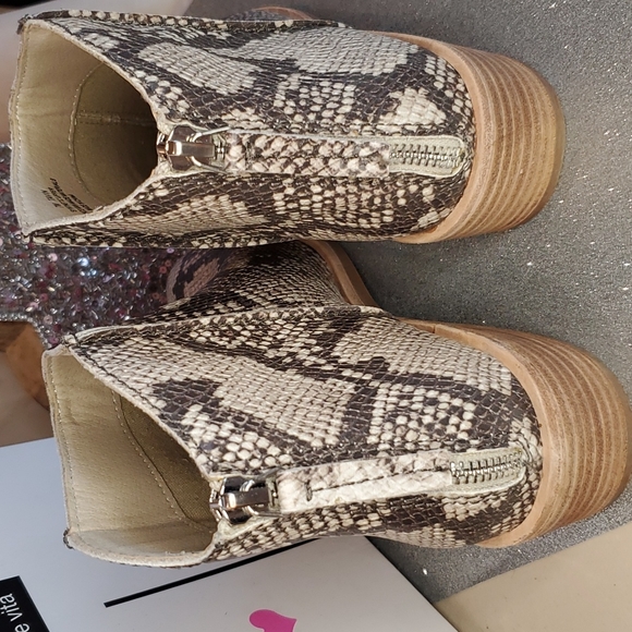 🎉HP🎉! Dolce Vita ⭐️NWT⭐️ Size 7 Snake Print Stella Booties! ❤❤❤ - Picture 4 of 16